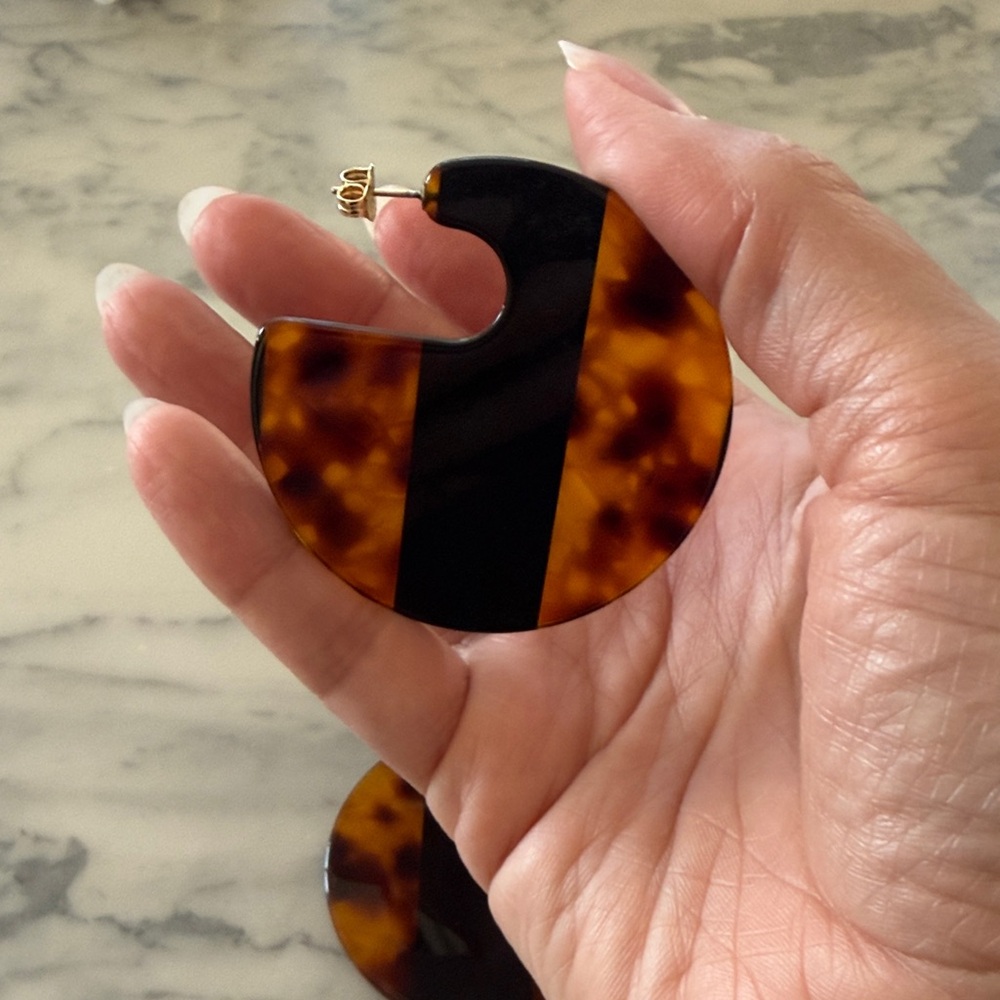 Rachel Comey Camille Tortoise Shell and Black Earrings - Picture 2 of 8